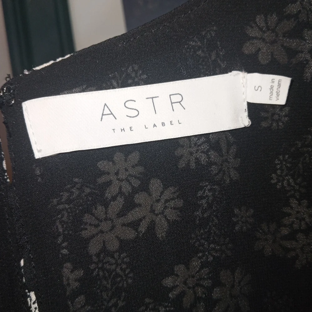 Astr The Label Floral Ditsy Shirred Puff Sleeve Blouse Top Black White Size Sm.